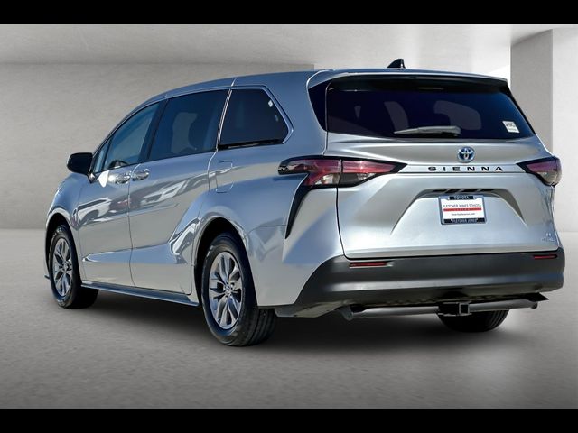 2022 Toyota Sienna LE