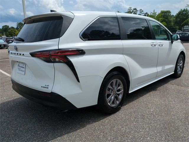 2022 Toyota Sienna LE