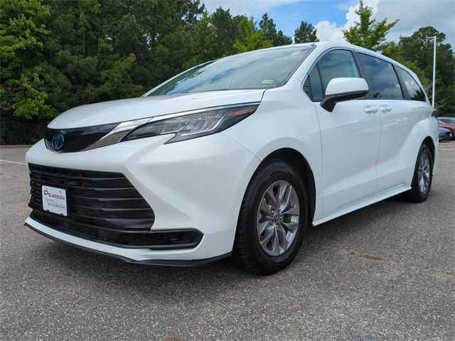 2022 Toyota Sienna LE