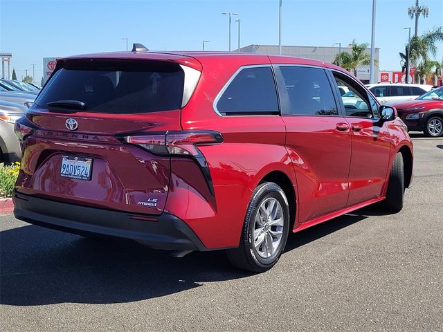 2022 Toyota Sienna LE