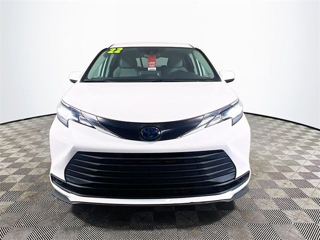 2022 Toyota Sienna LE