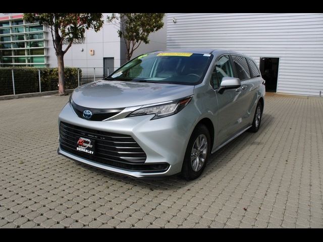 2022 Toyota Sienna LE