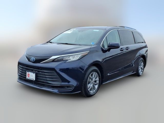 2022 Toyota Sienna LE
