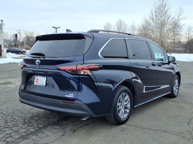 2022 Toyota Sienna LE