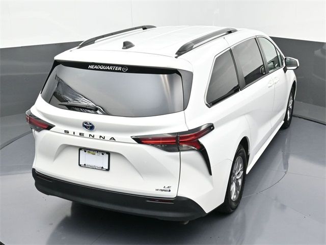 2022 Toyota Sienna LE