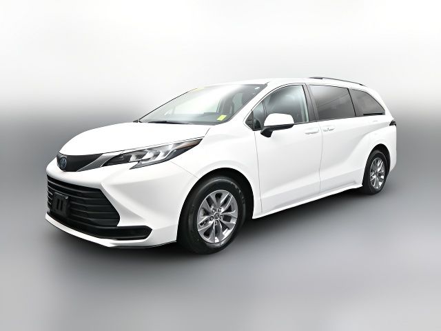 2022 Toyota Sienna LE