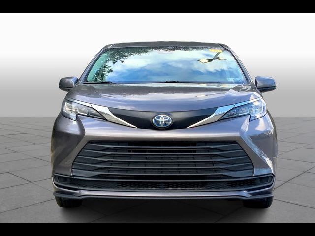 2022 Toyota Sienna LE