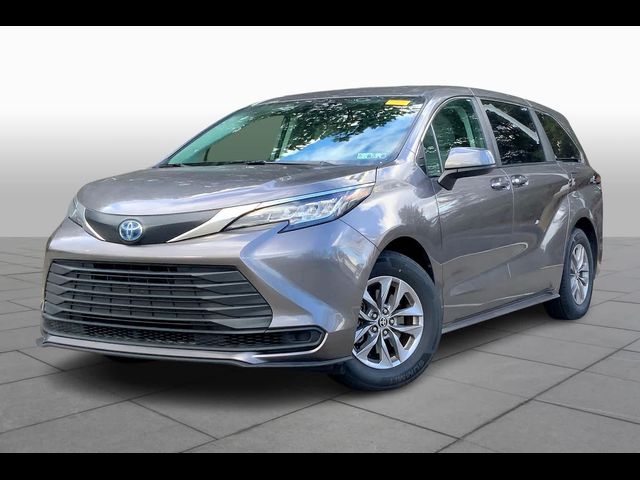 2022 Toyota Sienna LE