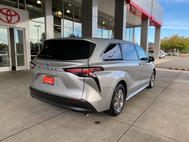 2022 Toyota Sienna LE