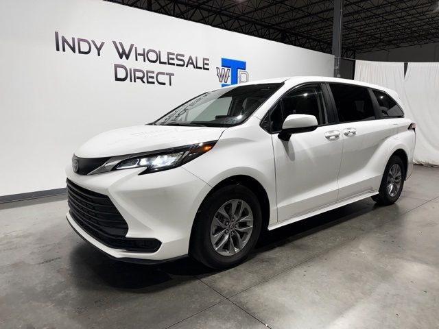 2022 Toyota Sienna LE