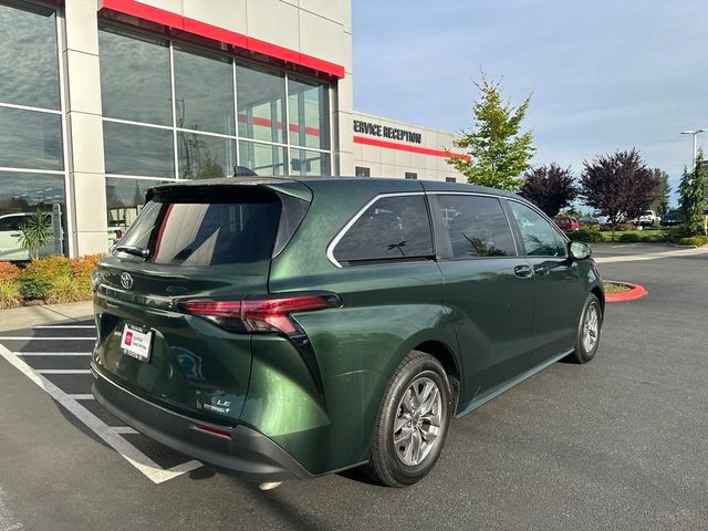 2022 Toyota Sienna LE