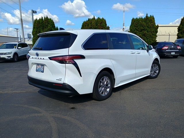 2022 Toyota Sienna LE