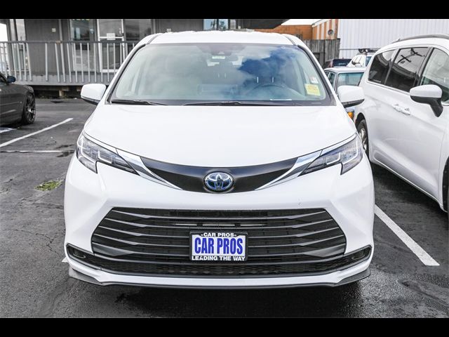 2022 Toyota Sienna LE