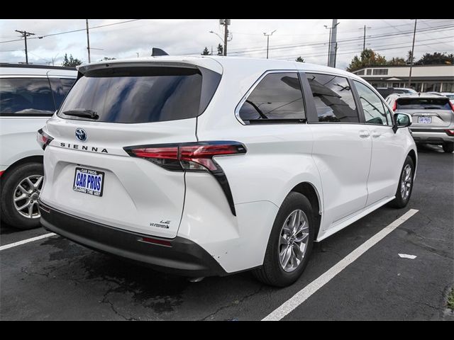 2022 Toyota Sienna LE