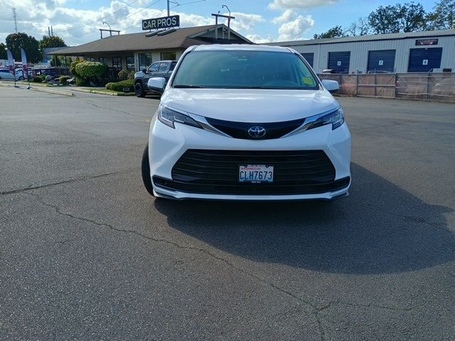 2022 Toyota Sienna LE