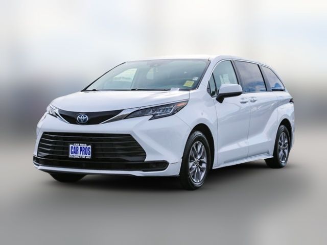 2022 Toyota Sienna LE