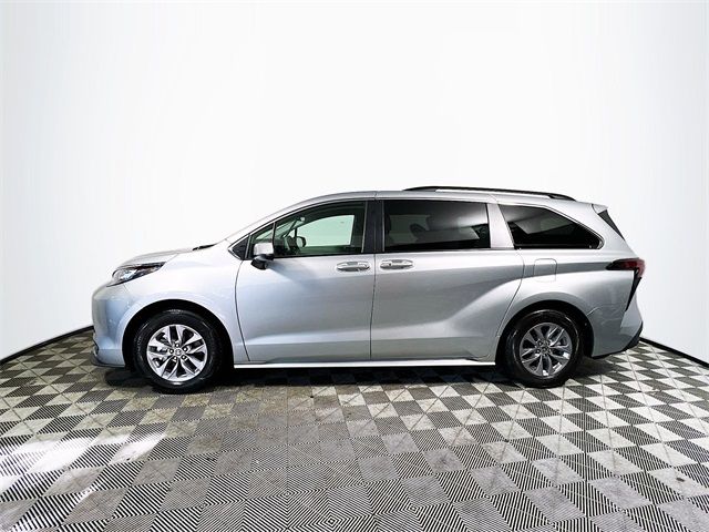 2022 Toyota Sienna LE