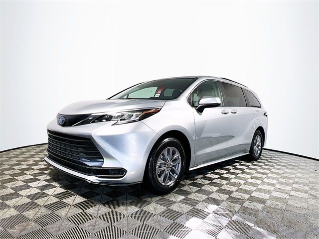 2022 Toyota Sienna LE