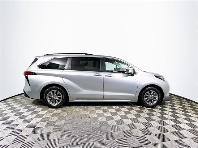 2022 Toyota Sienna LE