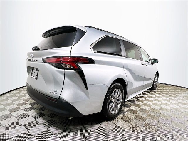 2022 Toyota Sienna LE