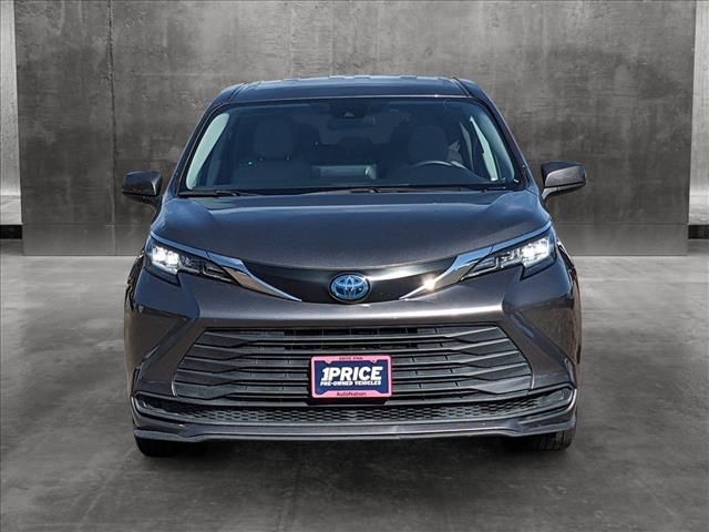 2022 Toyota Sienna LE