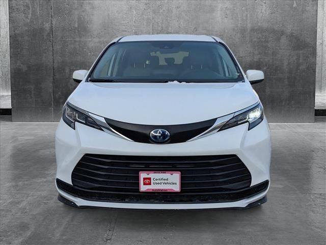 2022 Toyota Sienna LE