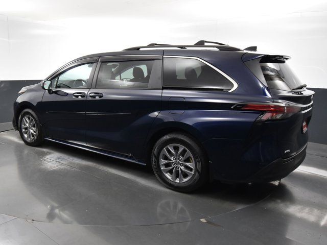 2022 Toyota Sienna LE