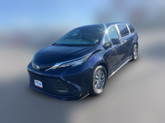 2022 Toyota Sienna LE