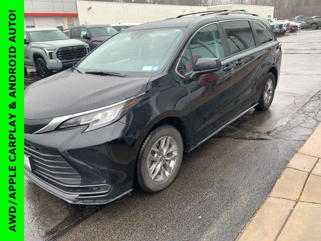 2022 Toyota Sienna LE