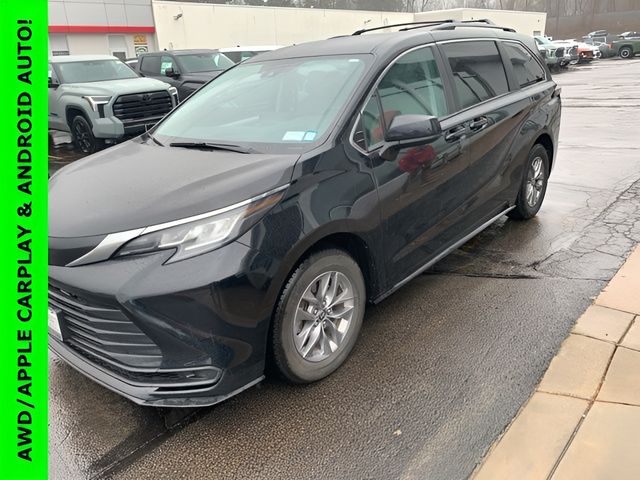 2022 Toyota Sienna LE