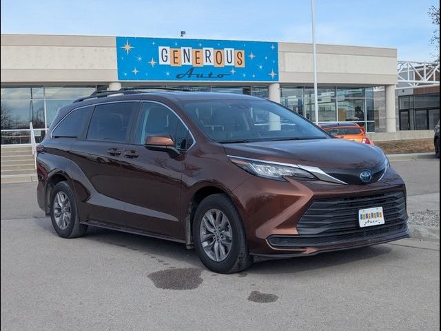 2022 Toyota Sienna LE