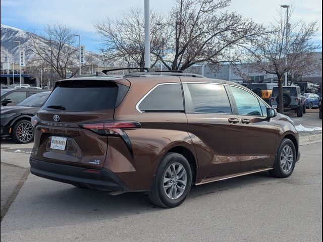 2022 Toyota Sienna LE