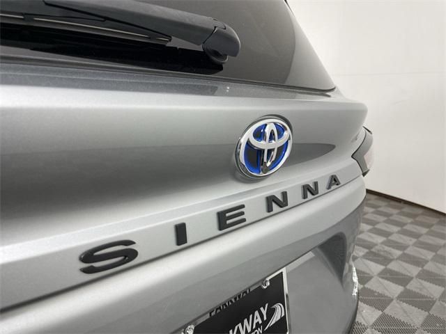 2022 Toyota Sienna LE