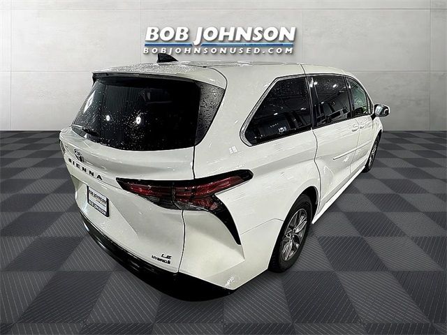 2022 Toyota Sienna LE