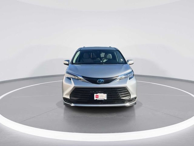 2022 Toyota Sienna LE