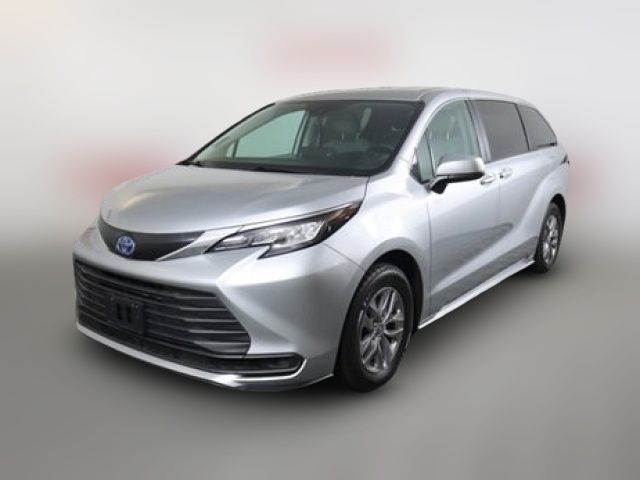 2022 Toyota Sienna LE