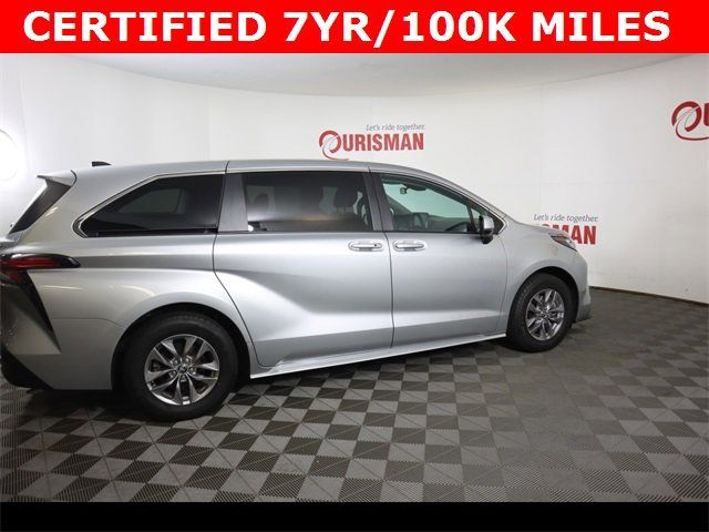 2022 Toyota Sienna LE