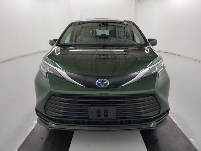 2022 Toyota Sienna LE