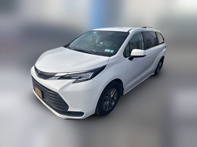 2022 Toyota Sienna LE