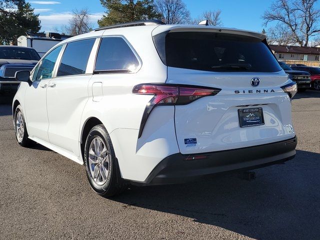 2022 Toyota Sienna LE