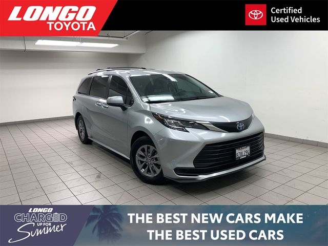 2022 Toyota Sienna LE