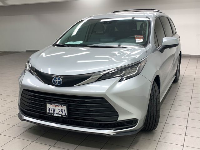 2022 Toyota Sienna LE