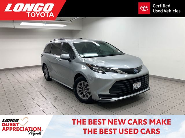 2022 Toyota Sienna LE