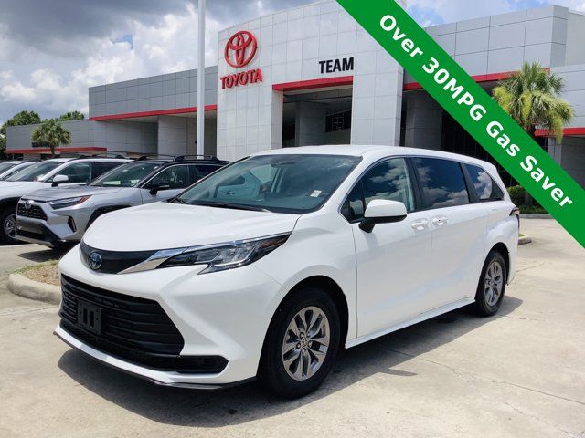 2022 Toyota Sienna LE