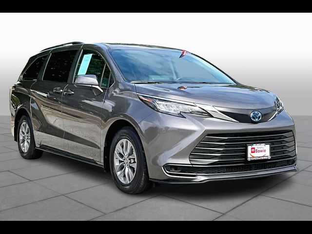 2022 Toyota Sienna LE