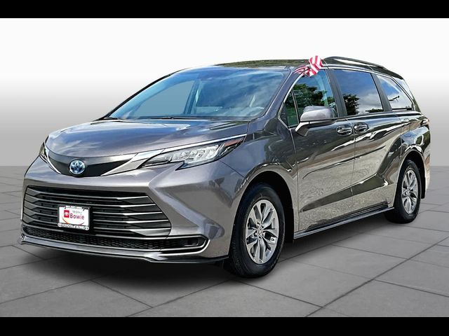 2022 Toyota Sienna LE