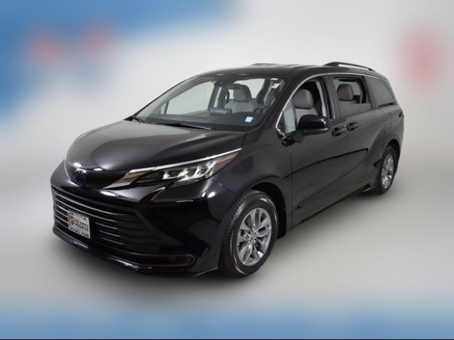 2022 Toyota Sienna LE