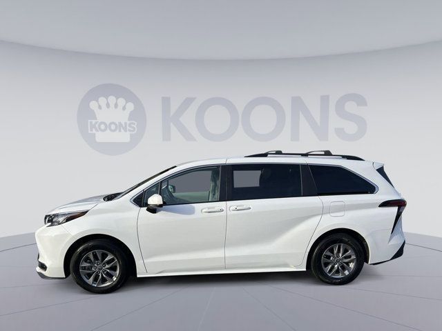 2022 Toyota Sienna LE