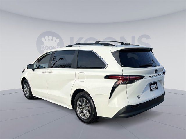 2022 Toyota Sienna LE