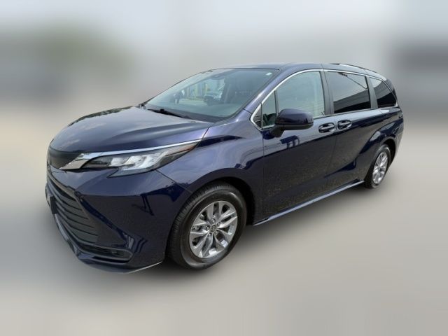 2022 Toyota Sienna LE